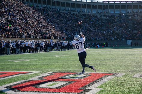 harvard yale football score.